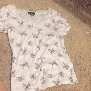 It is a normal rue 21 te shirt crop top